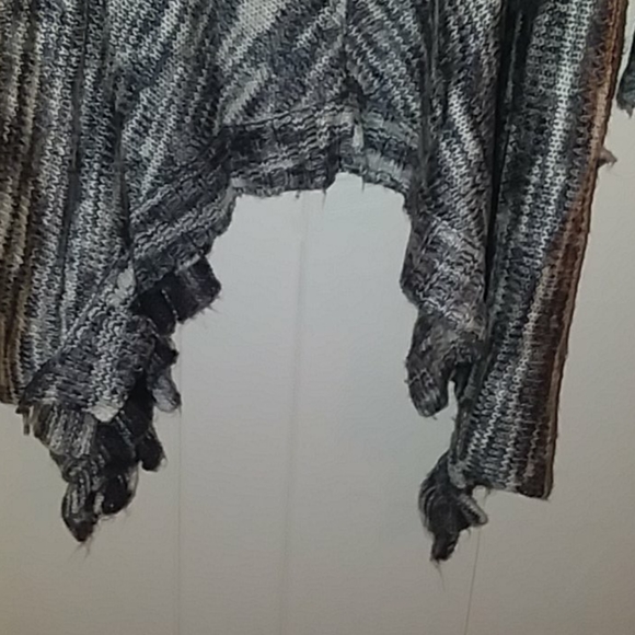 Eyes catching sweater Small - Picture 6 of 10